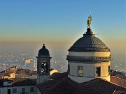 48 Campanile e cupola del Duomo con la statua del patrono S. Alessandro